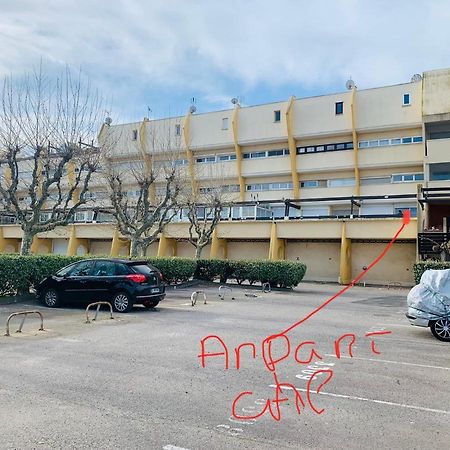 Nid Douillet Dans Les Coursives Du Village Naturiste Du Cap D Agde Dış mekan fotoğraf