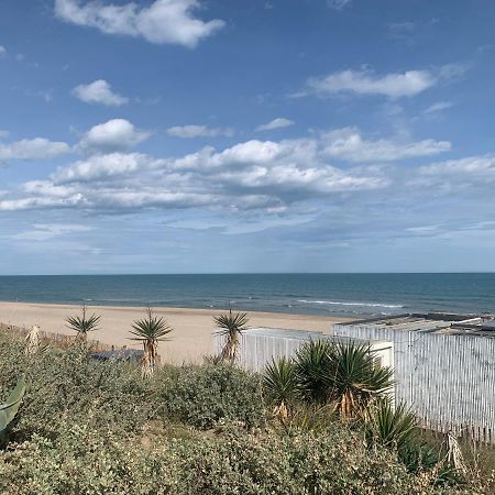 Nid Douillet Dans Les Coursives Du Village Naturiste Du Cap D Agde Dış mekan fotoğraf