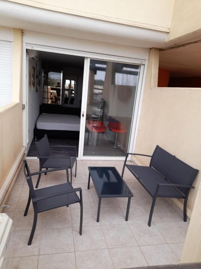 Nid Douillet Dans Les Coursives Du Village Naturiste Du Cap D Agde Dış mekan fotoğraf