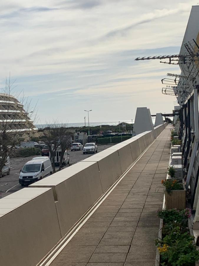 Nid Douillet Dans Les Coursives Du Village Naturiste Du Cap D Agde Dış mekan fotoğraf