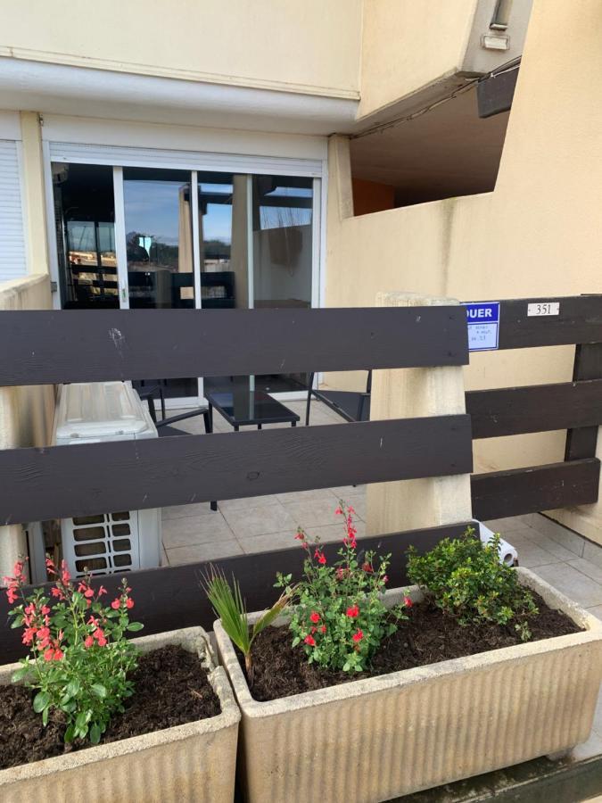 Nid Douillet Dans Les Coursives Du Village Naturiste Du Cap D Agde Dış mekan fotoğraf