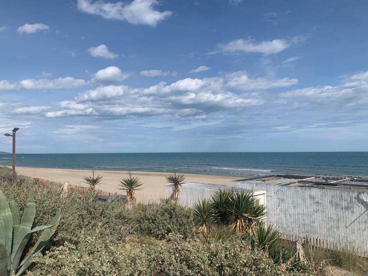 Nid Douillet Dans Les Coursives Du Village Naturiste Du Cap D Agde Dış mekan fotoğraf